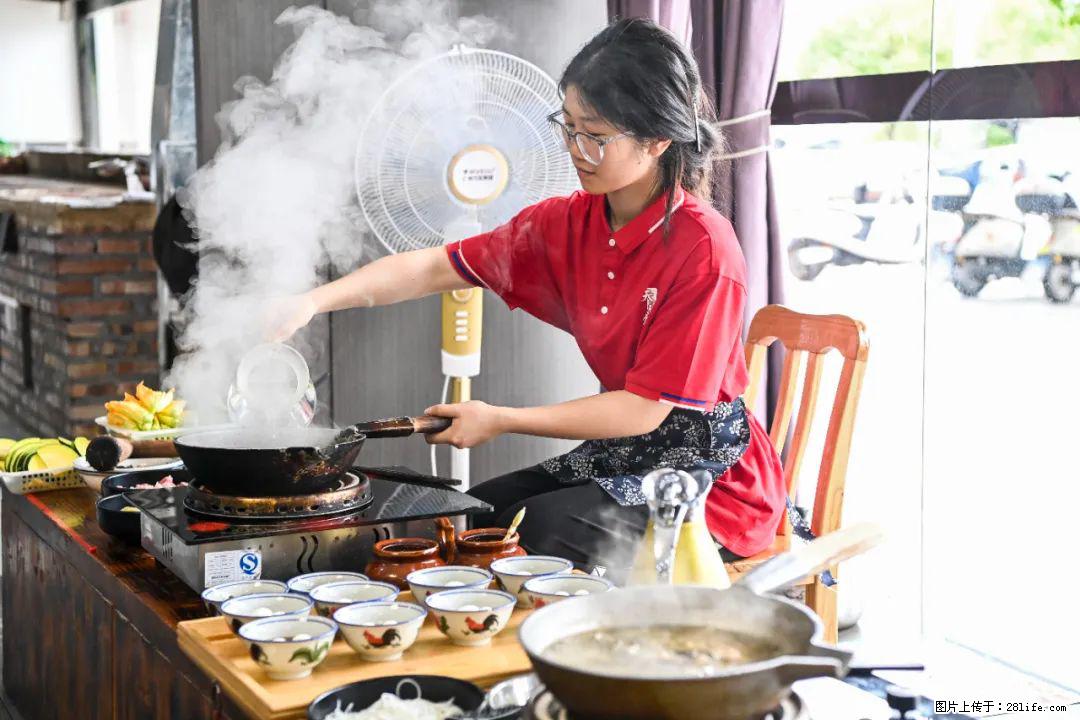 全网追的“扁担女孩”，找了一份暑假工，时薪12元 - 盘锦生活资讯 - 盘锦28生活网 pj.28life.net
